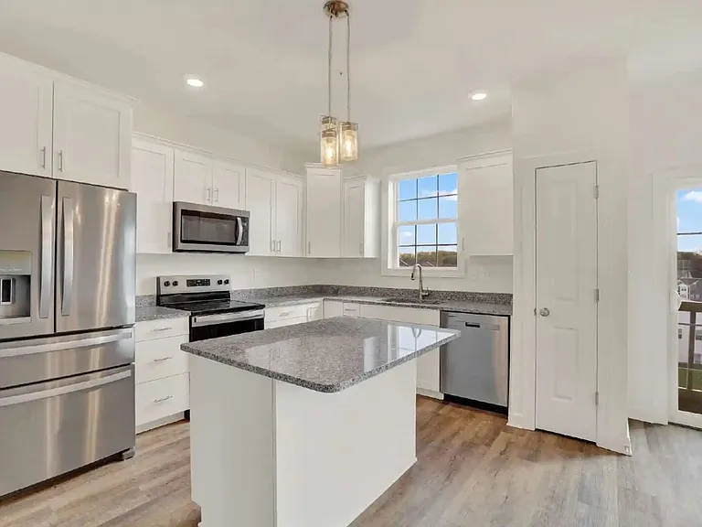 345 Avon Dr — Photo 7