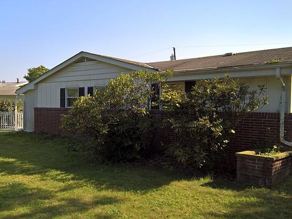 2nd image of 200 Greenwood Dr
