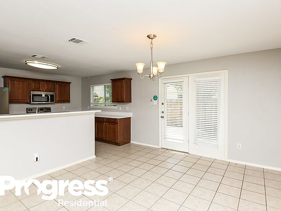 4th image of 4844 Trail Hollow Dr