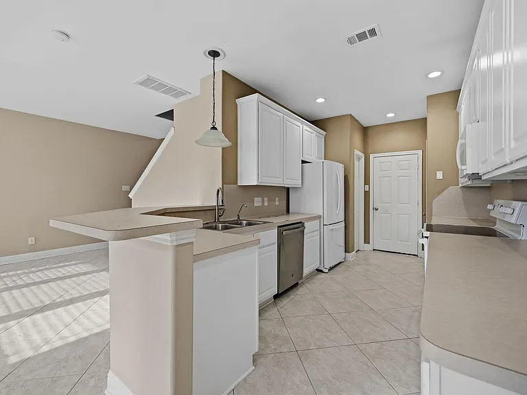 20319 Arbolada Green Ct — Photo 11