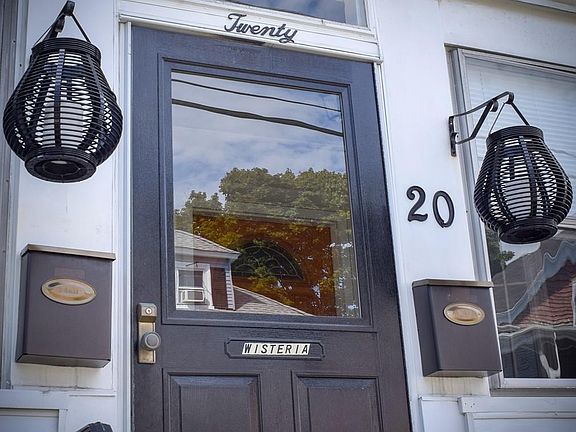 2nd image of 20 Wisteria St