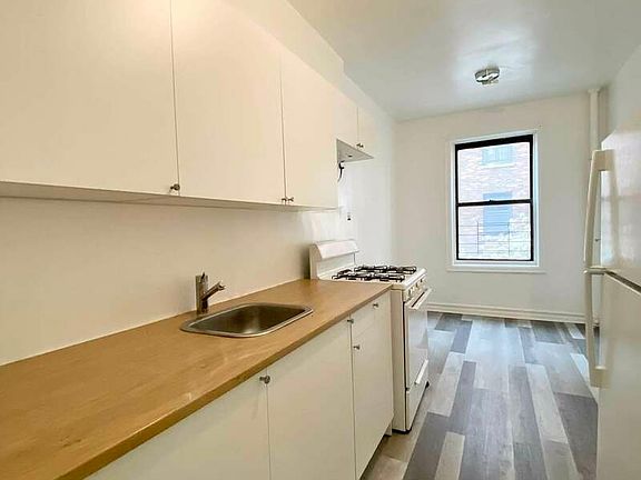 3rd image of 3470 Cannon Pl #I3