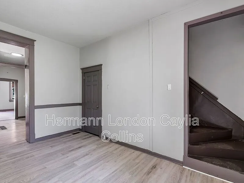 Building Photo - 214-216 W Steins St #216