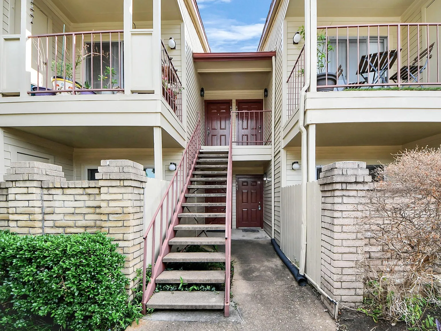 2 bed, 1.0 bath, 964 sqft, $1,300 — Photo 3