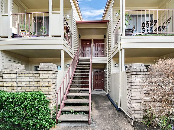 3rd image of 2120 El Paseo St APT 405