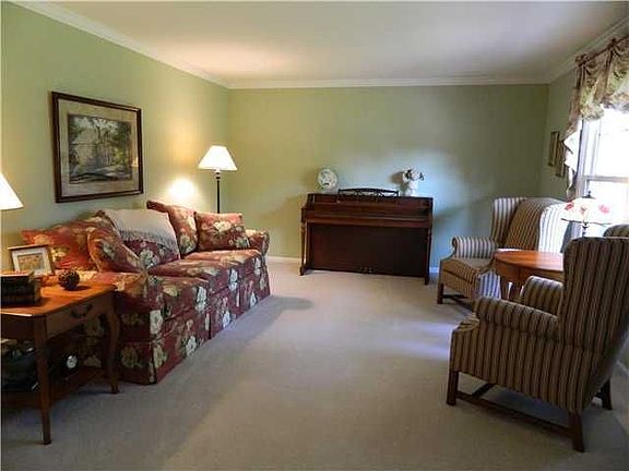 3rd image of 17 Squire Ln