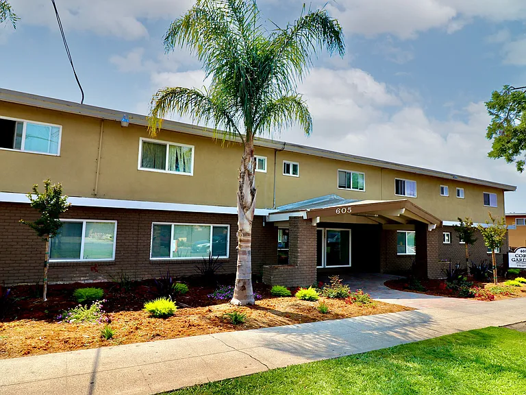 Coral Gardens Apartments — Photo 55