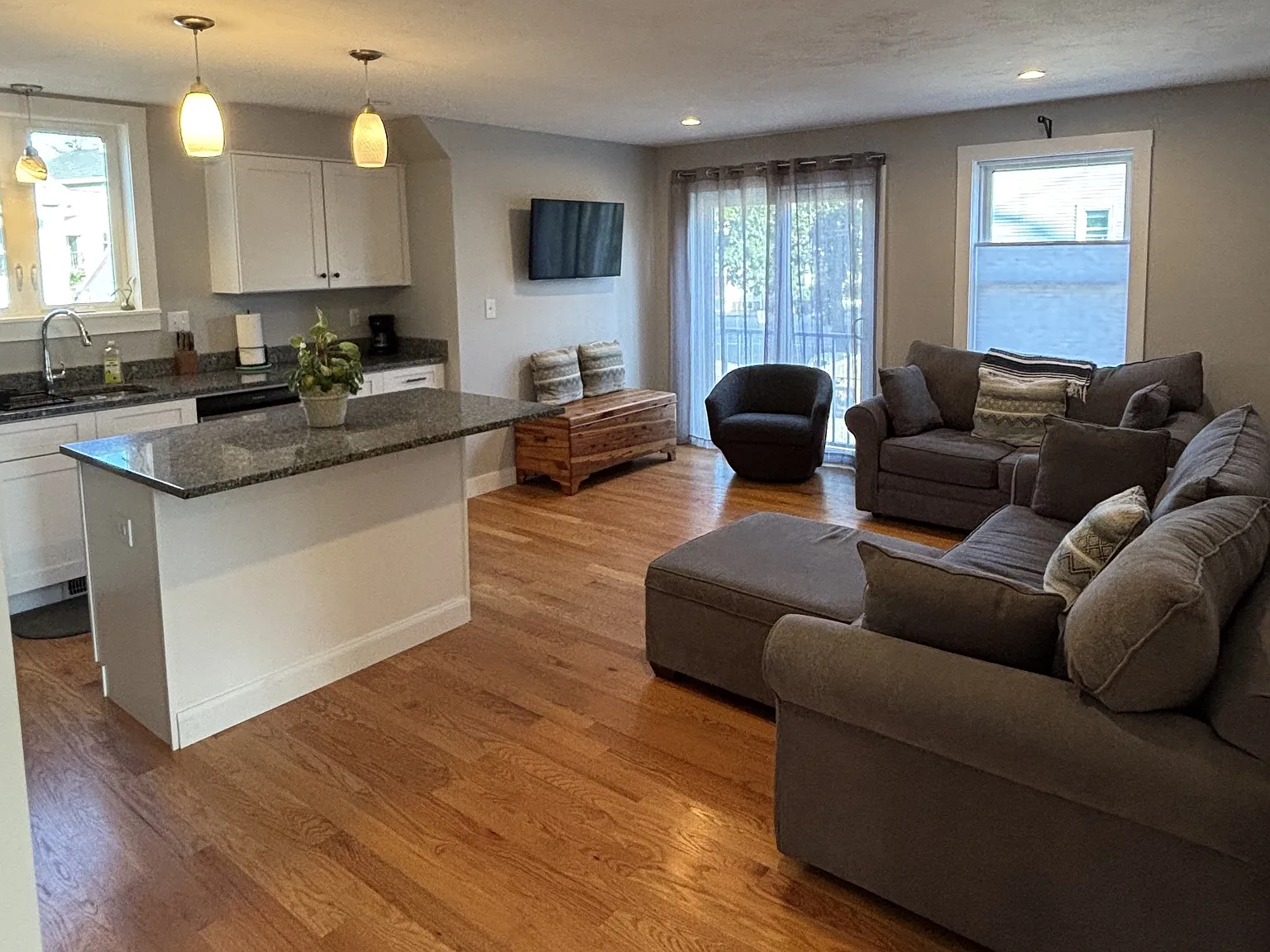 1 bed, 750 sqft, $3,000 — Photo 3