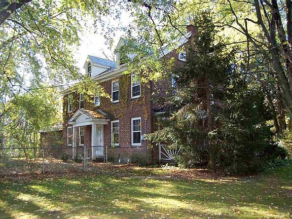 3rd image of 17 Stanford Ct