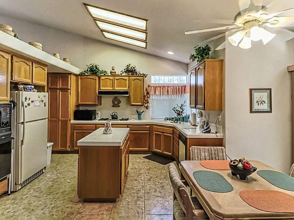 3rd image of 13994 Shire Cir