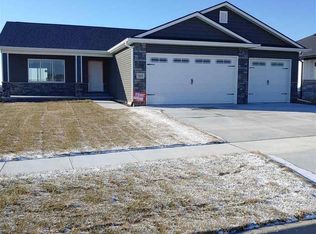 345 Woodland Blvd, Hickman, NE 68372