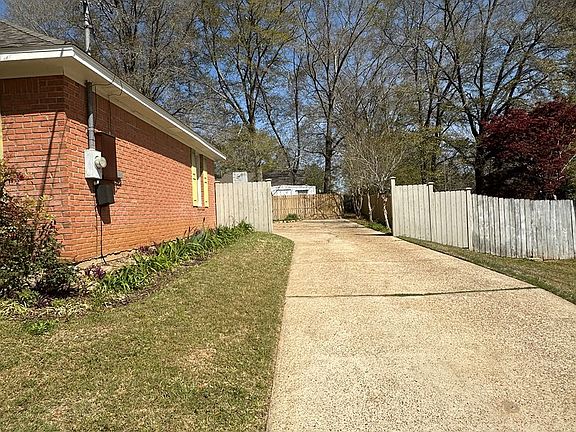 4th image of 102 Edinburg Dr