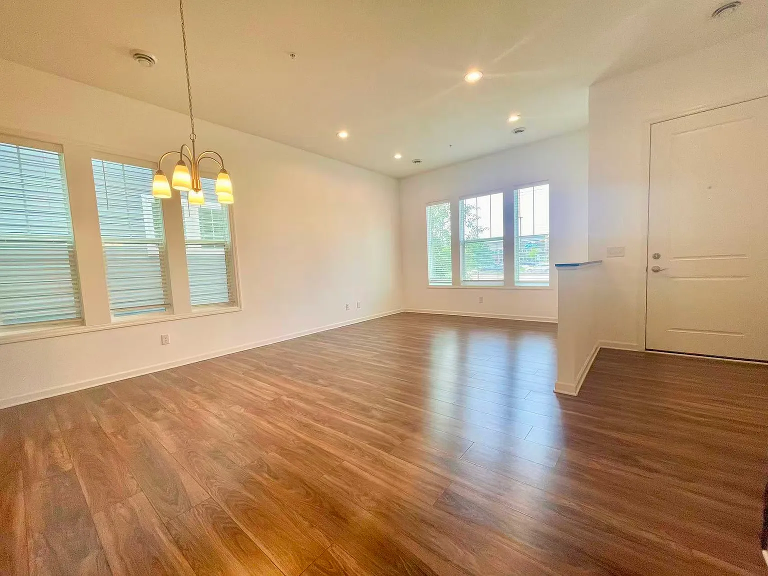 4 bed, 1896 sqft, $3,000 — Photo 3