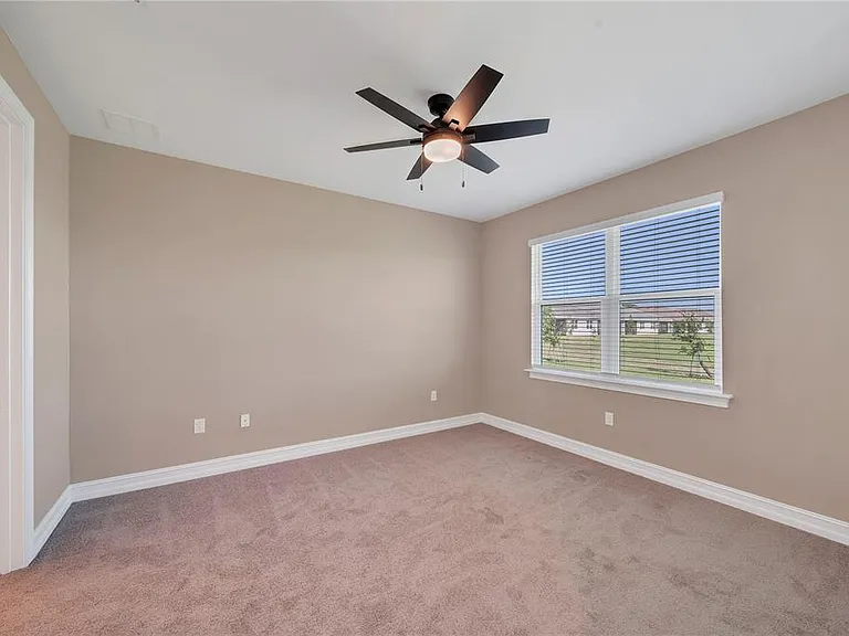 305 Ibiza Loop — Photo 17