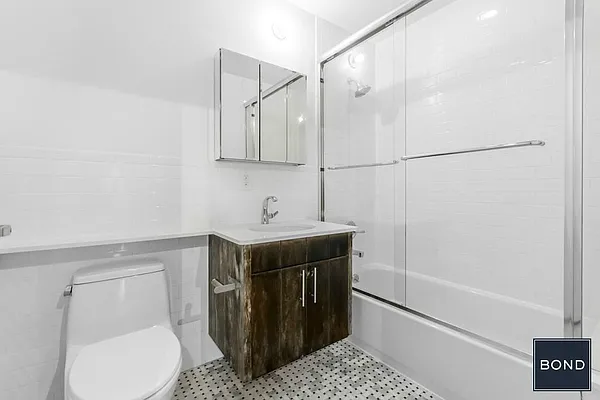 Rented by Bond New York | media 21