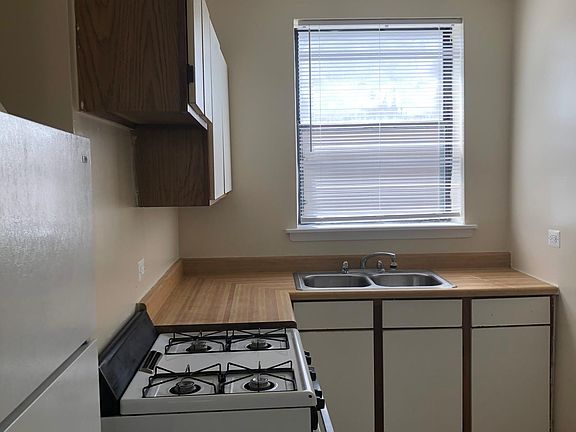 3rd image of 4631 S Lake Park Ave #316