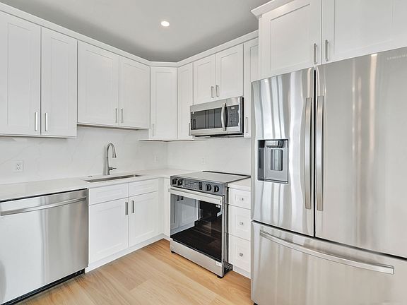 5th image of 226 N K St Unit B
