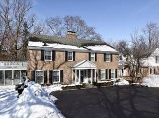 928 Woodbine Pl, Lake Forest, IL
