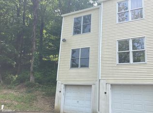 24 Colonial Ct, High Bridge, NJ 08829
