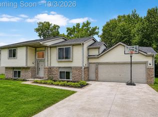 20803 Randall St, Farmington Hills, MI 48336