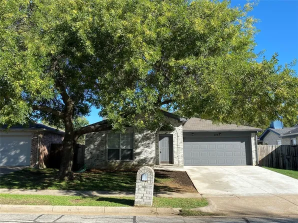 219 Moss Hill Dr, Arlington, TX 76018