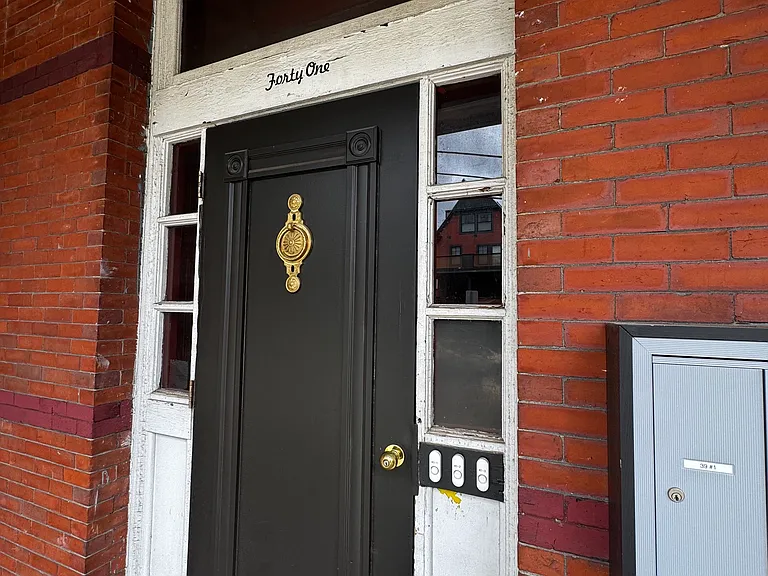 Laurel St — Photo 10