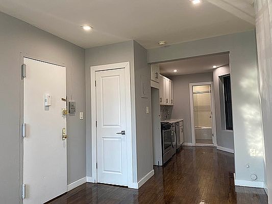 4th image of 417 E 114th St #Fe