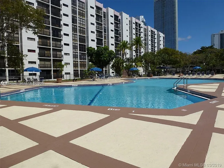 17021 N Bay Rd #219 — Photo 43