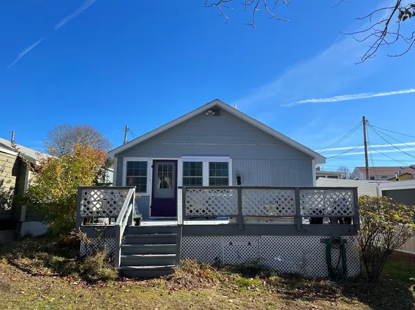 97 Acorn Rd, Hampton, NH 03842