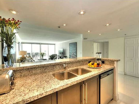 4th image of 1717 N Bayshore Dr APT 2632