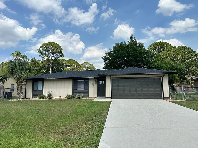 725 Jupiter Blvd NW — Photo 1