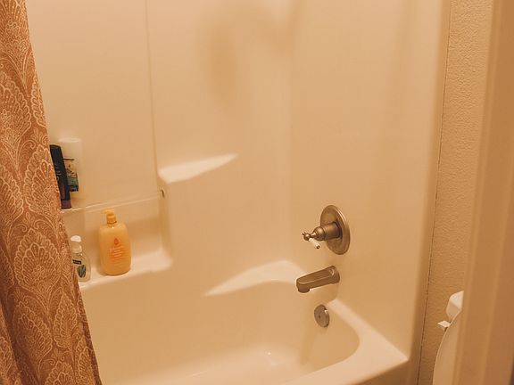 3rd image of 105 Summercreek Ln
