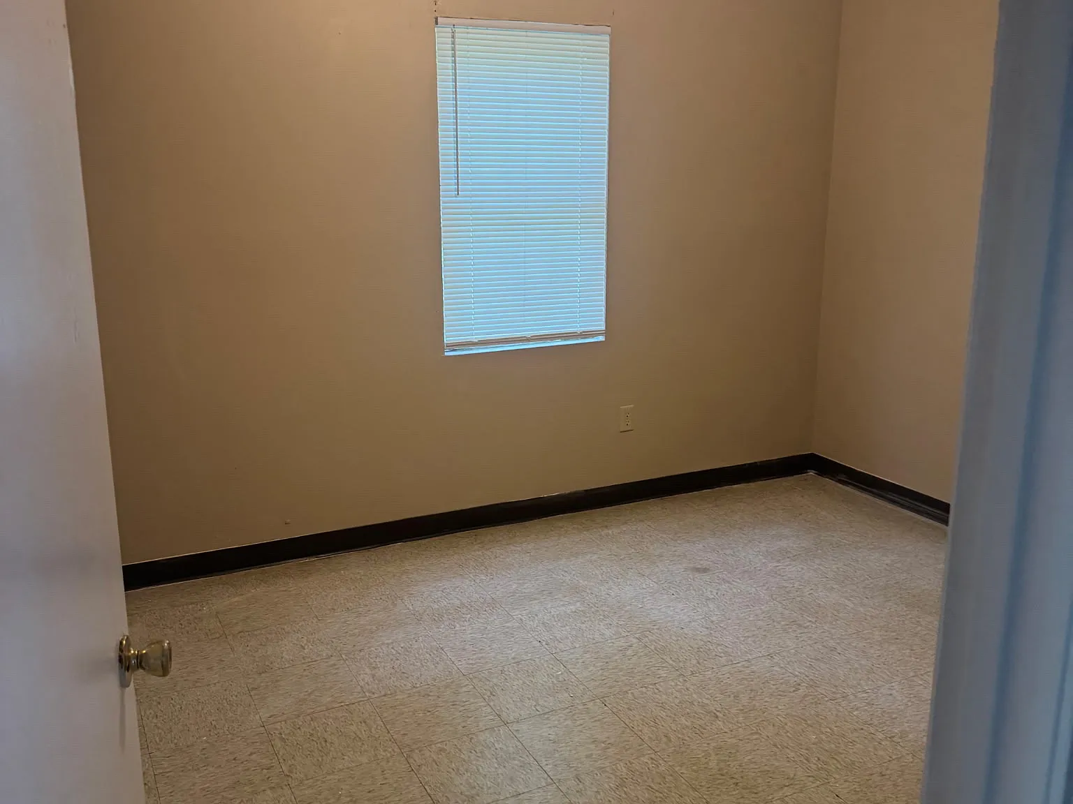 3 bed, 1120 sqft, $1,250 — Photo 3