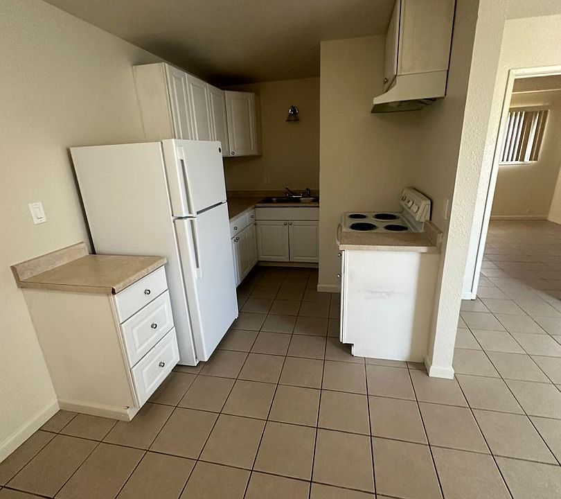 2nd image of 1430 Leonard Ave APT 14