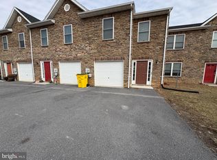 45 Santa Fe Ct, Falling Waters, WV 25419