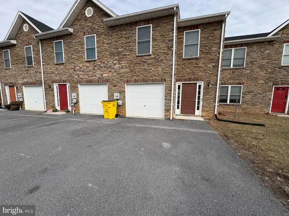 58 Santa Fe Ct, Falling Waters, WV 25419