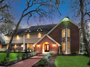 110 Rucks Dr, Angleton, TX 77515