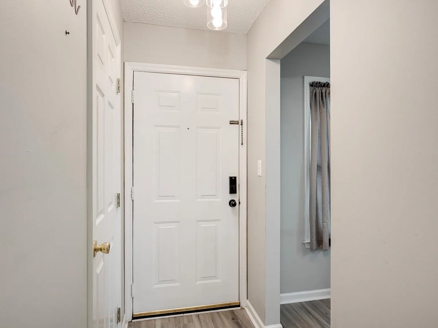 2 bed, 2.0 bath, 1094 sqft, $1,400 — Photo 4