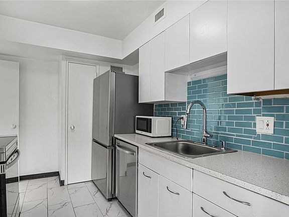 3rd image of 4550 Warwick Blvd APT 409