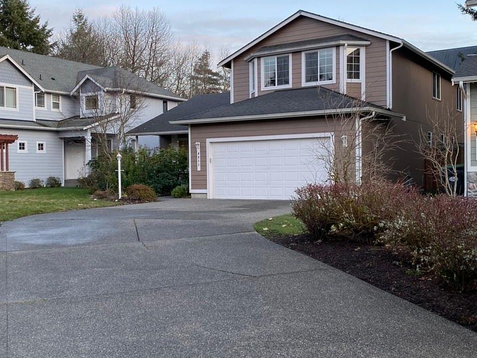 View of house with long driveway