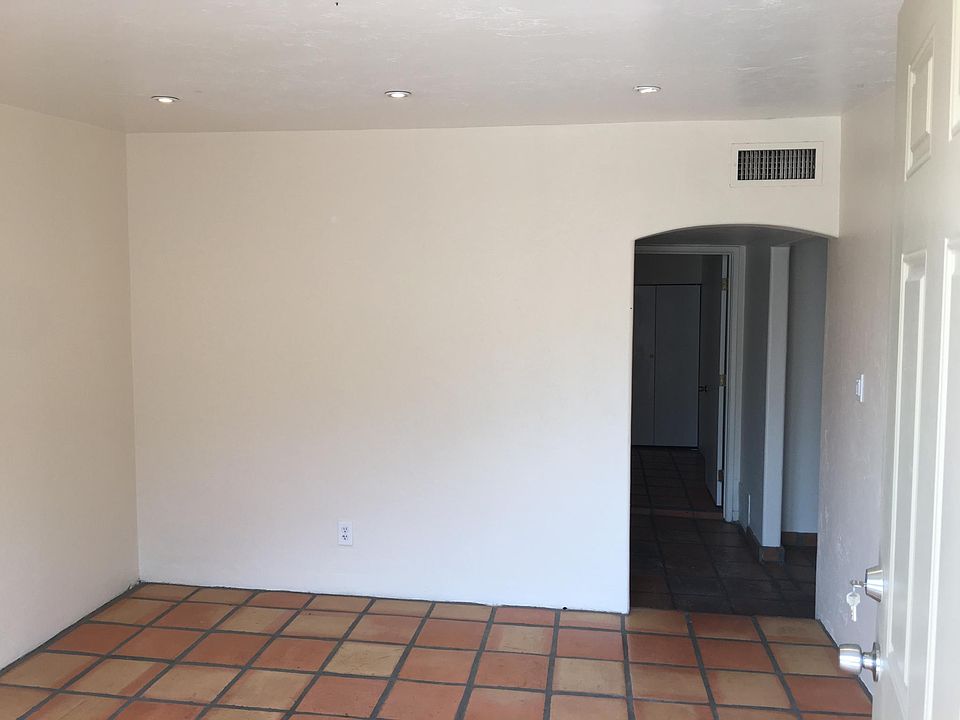 1st image of 305 E Jacinto St #7