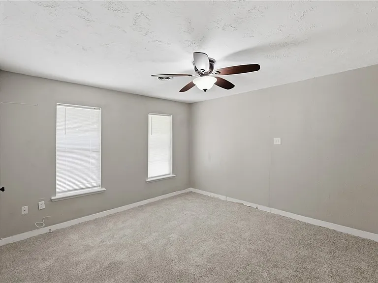 112 Williams St — Photo 24