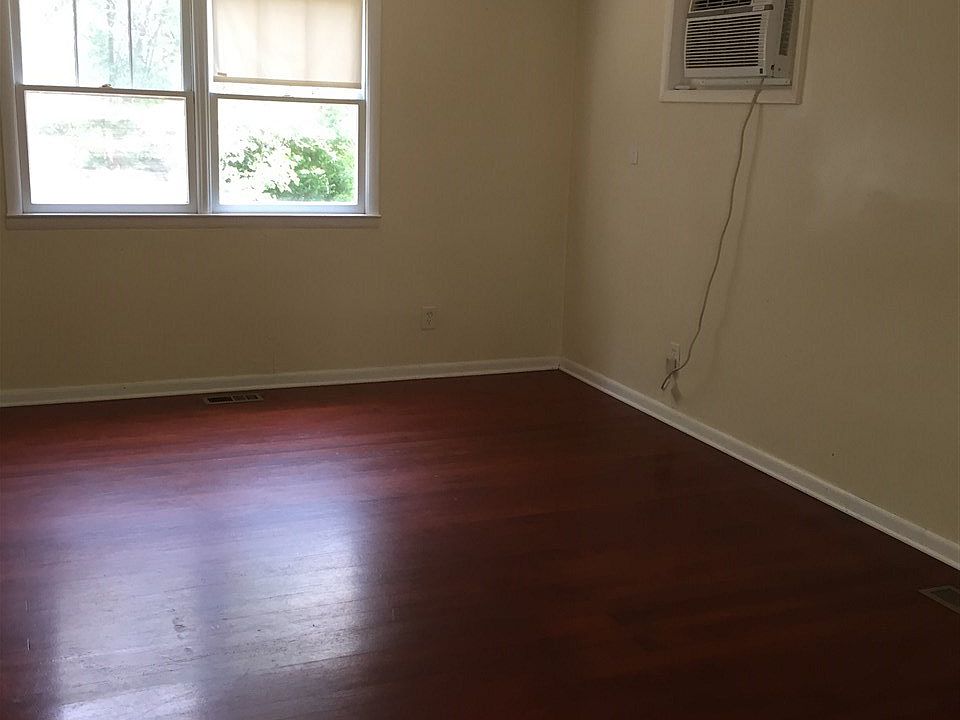 2nd image of 2129 Walnut Dr