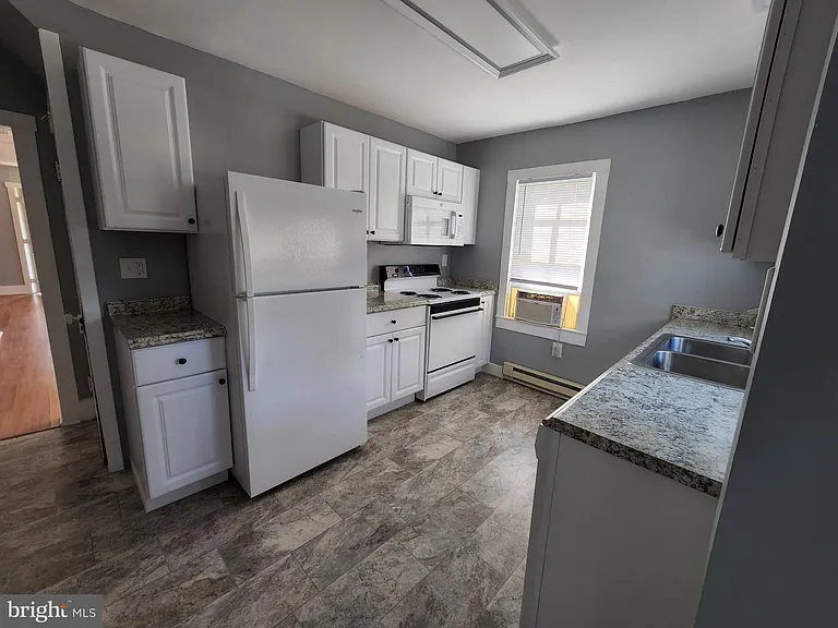 105 N George St — Photo 4