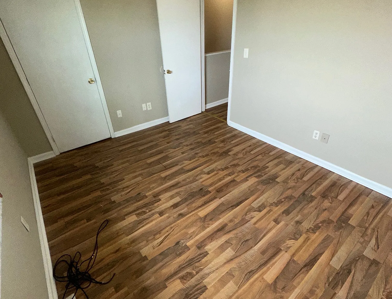 2 bed, 1.5 bath, 900 sqft, $1,050 — Photo 4