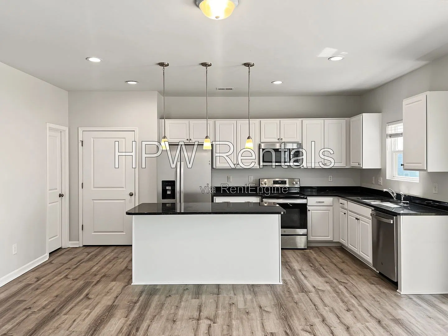 3 bed, 2.5 bath, 2237 sqft, $2,100 — Photo 4