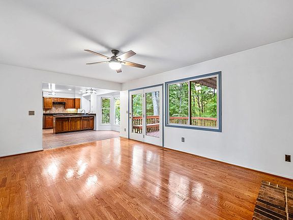 4th image of 118 Shingle Oak Dr