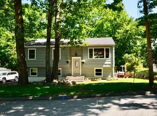 81 Elba Ave, Hopatcong, NJ 07843