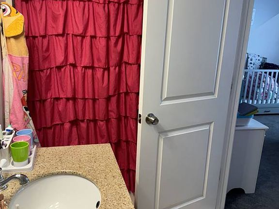 3rd image of 104 Hill Dr