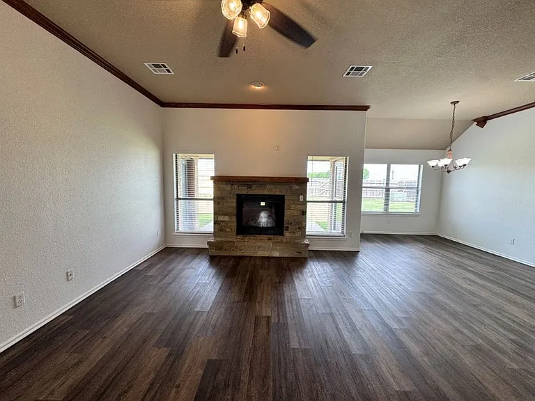 2345 Bradford Ave — Photo 2